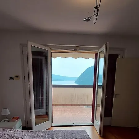 Ajna Nyaraló *